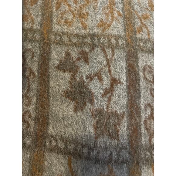 Amanda Smith Shawl Wrap One Size NWT Winter Wrap Chic Leaf Print Brown Gray - Picture 3 of 5